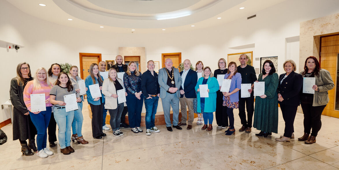 Sign Language Class celebrates with Mayor
